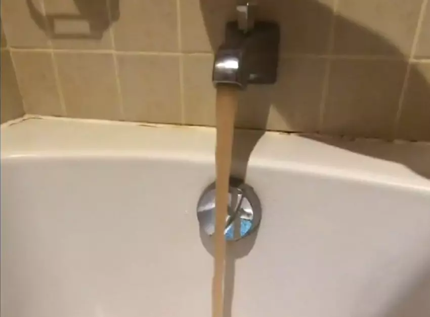 [Fixed] Brown Water Coming Out of Bathtub Faucet Only